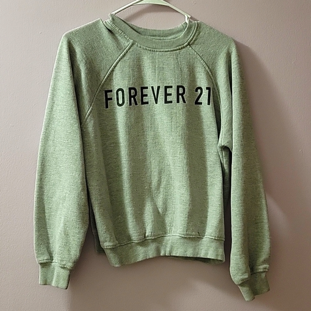 Forever 21 grey sweater 🩷🥰❄️